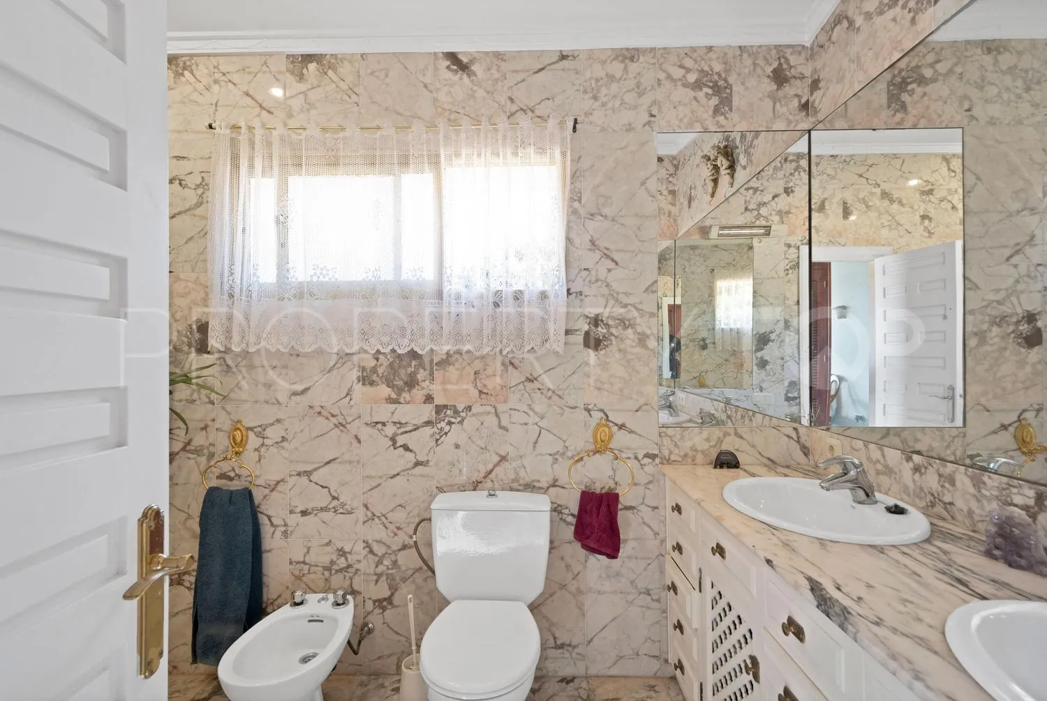 4 bedrooms house in Guadalobon for sale