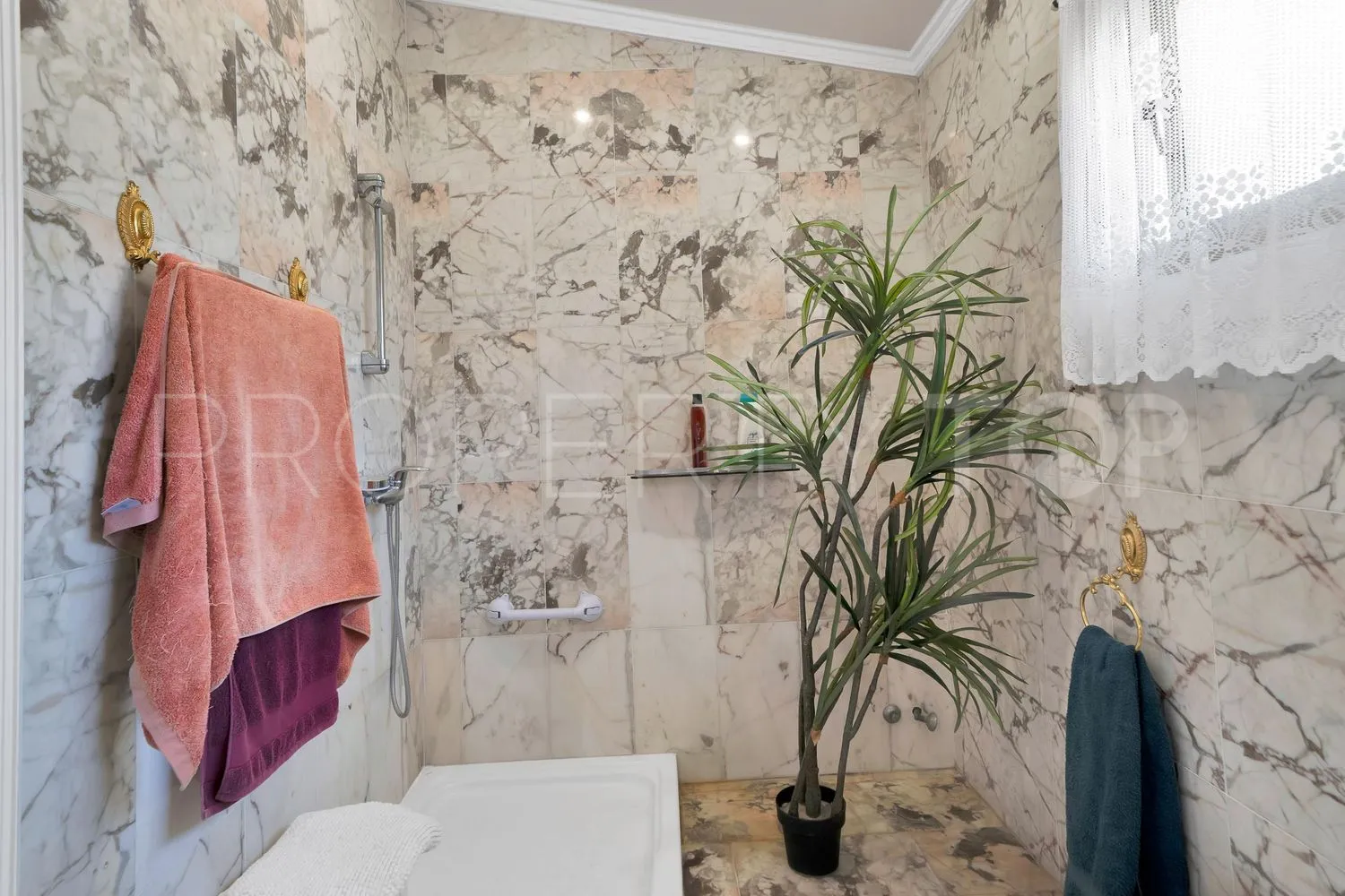 4 bedrooms house in Guadalobon for sale