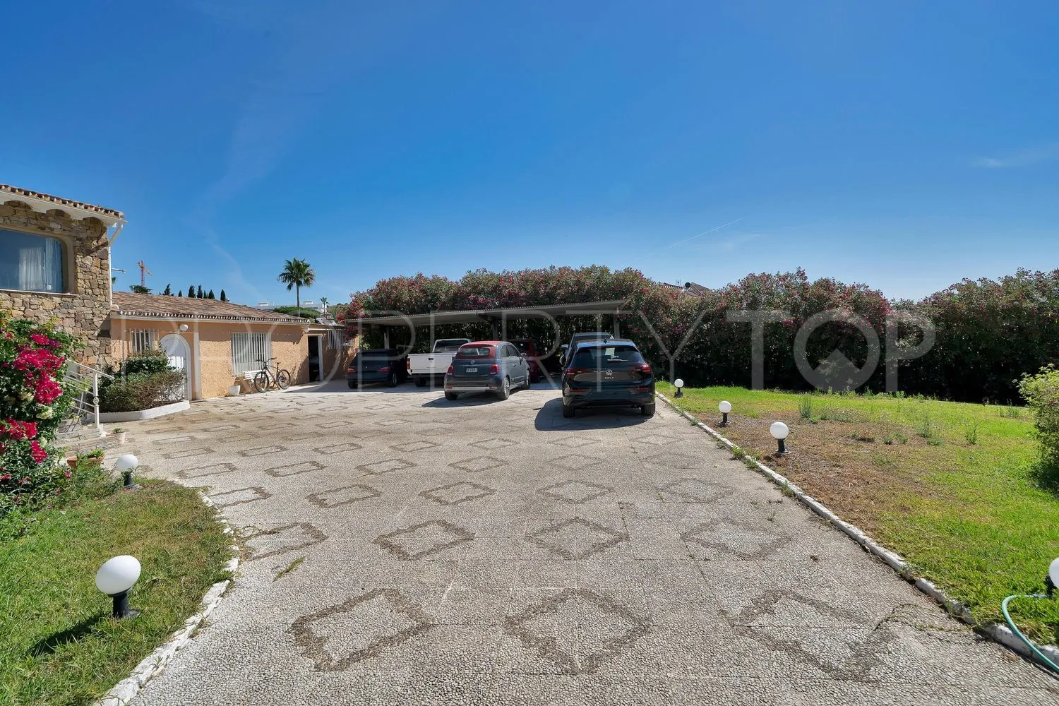 4 bedrooms house in Guadalobon for sale