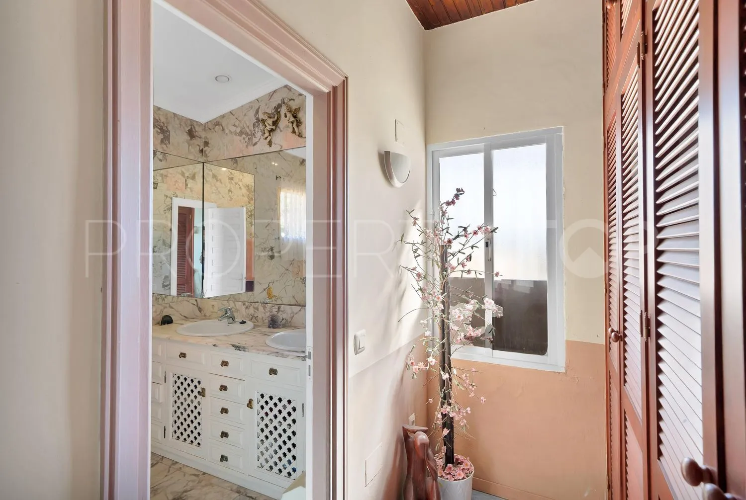 4 bedrooms house in Guadalobon for sale