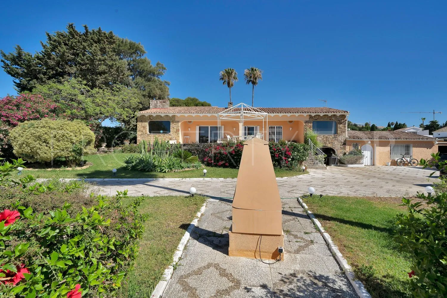 4 bedrooms house in Guadalobon for sale