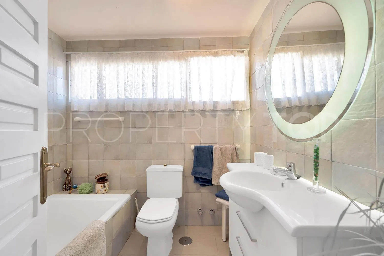4 bedrooms house in Guadalobon for sale