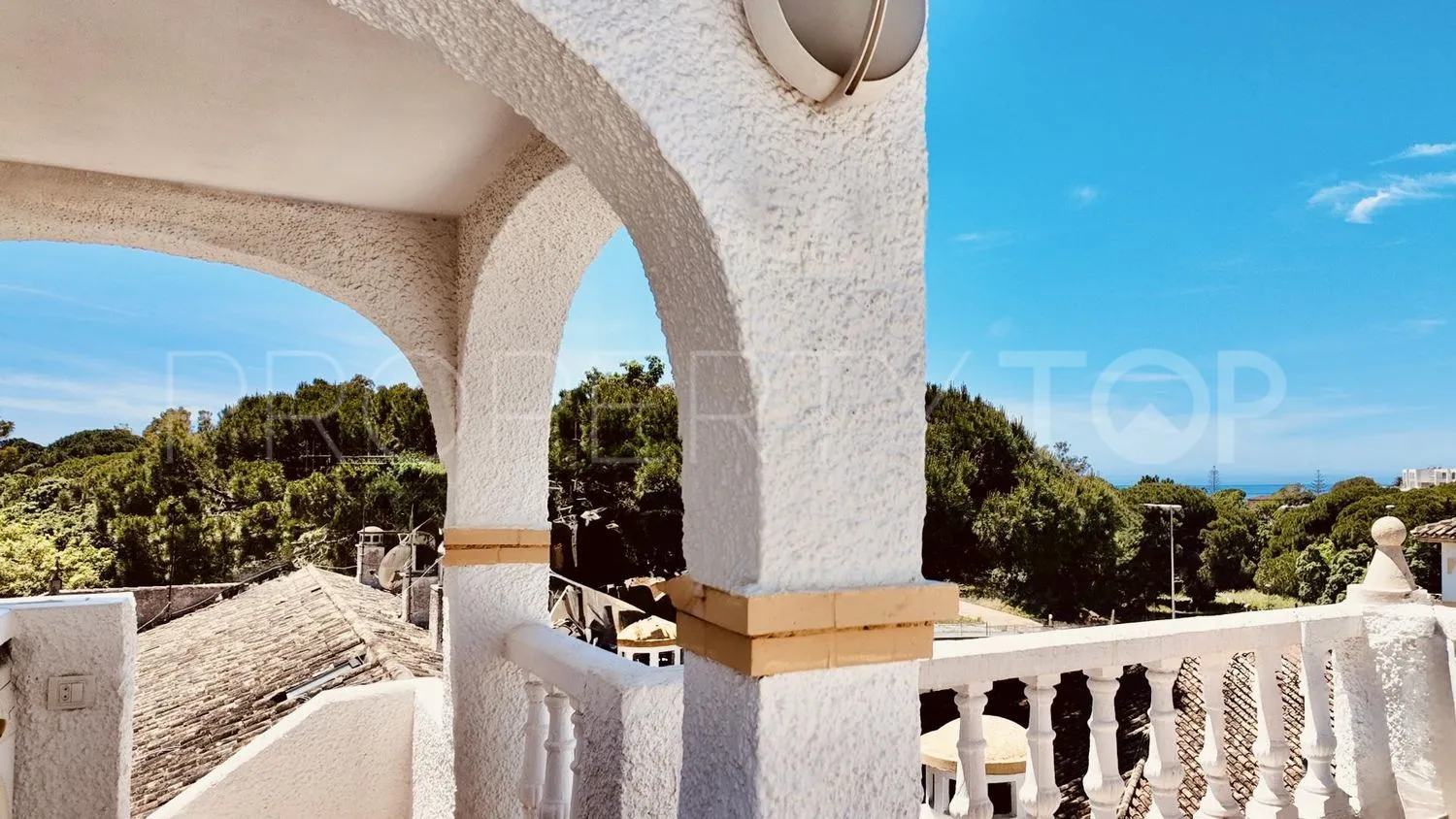 For sale town house in Hacienda Elviria
