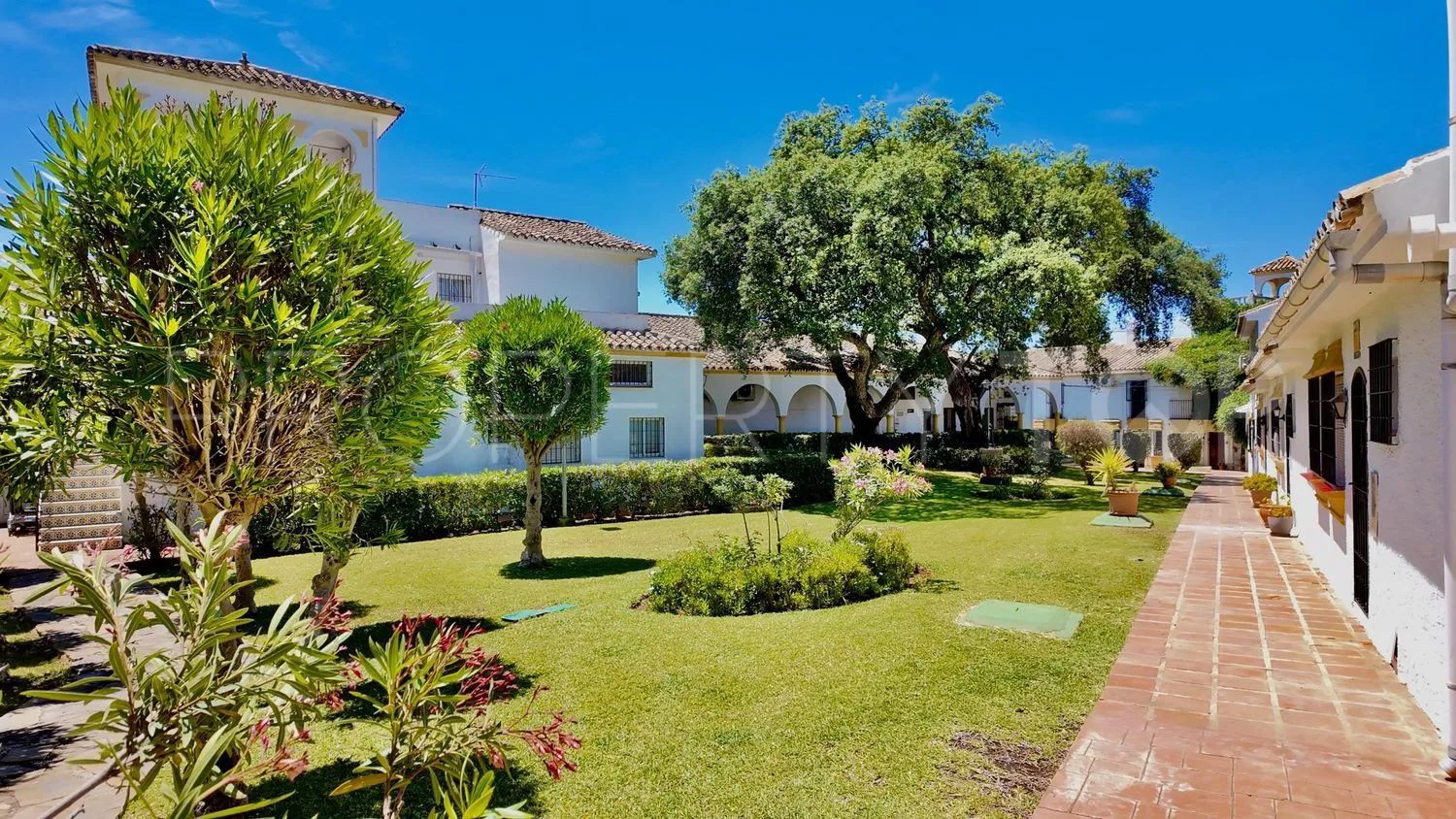 For sale town house in Hacienda Elviria