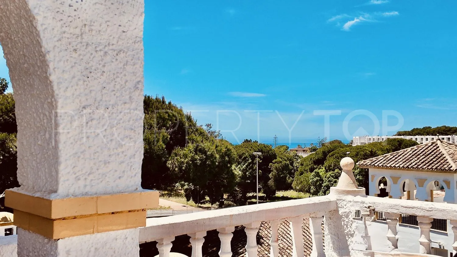 For sale town house in Hacienda Elviria