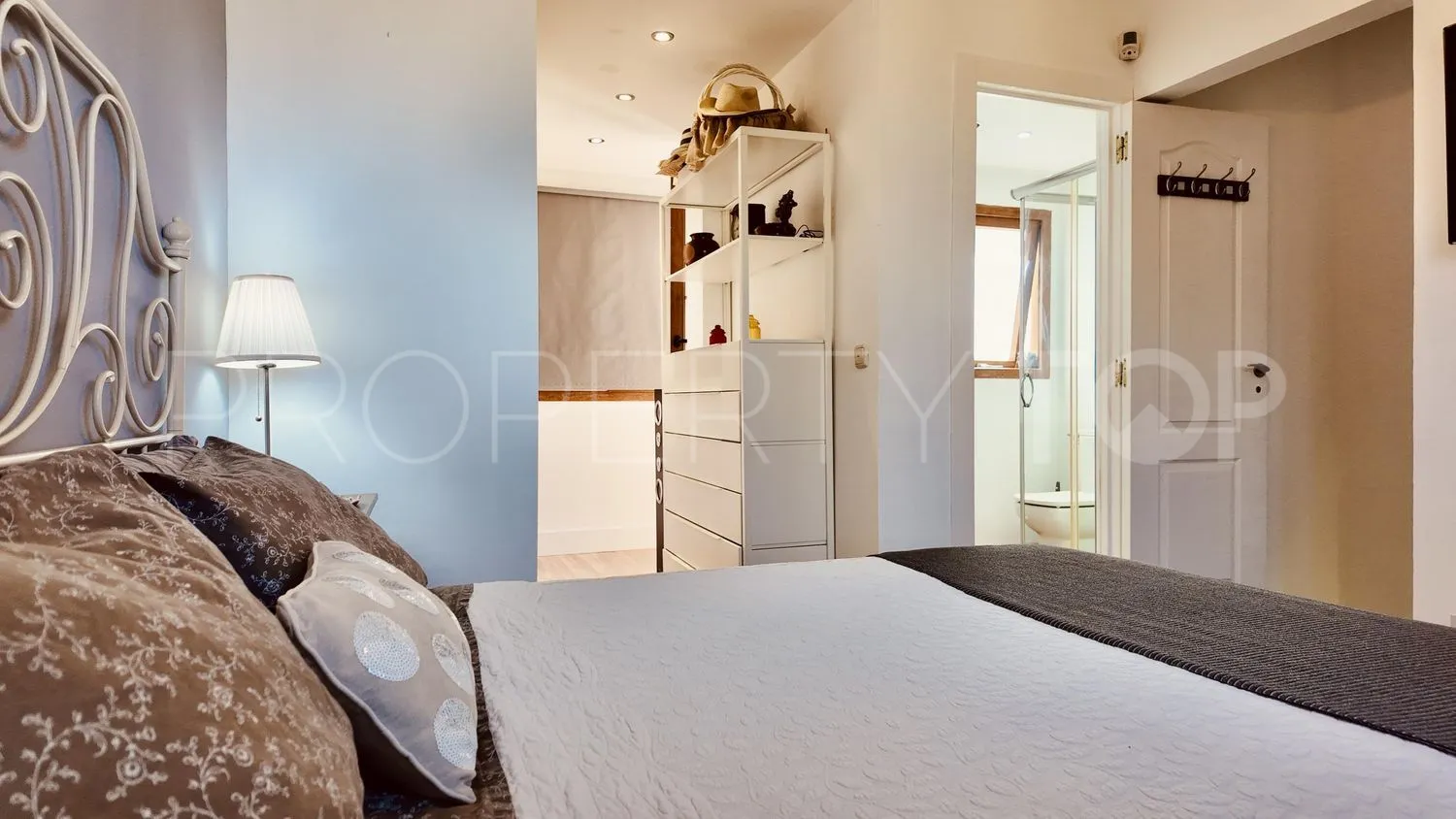 For sale town house in Hacienda Elviria
