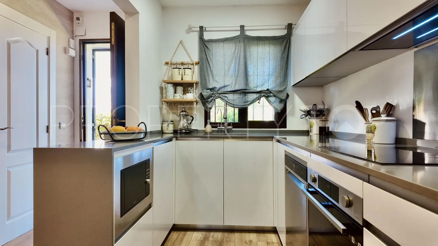 For sale town house in Hacienda Elviria