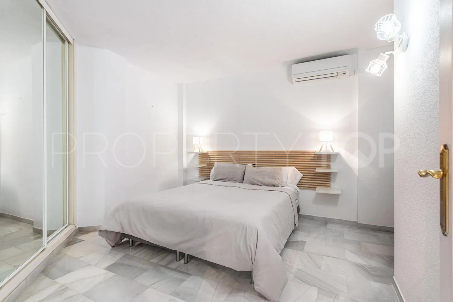 Piso en venta en Sitio de Calahonda de 2 dormitorios
