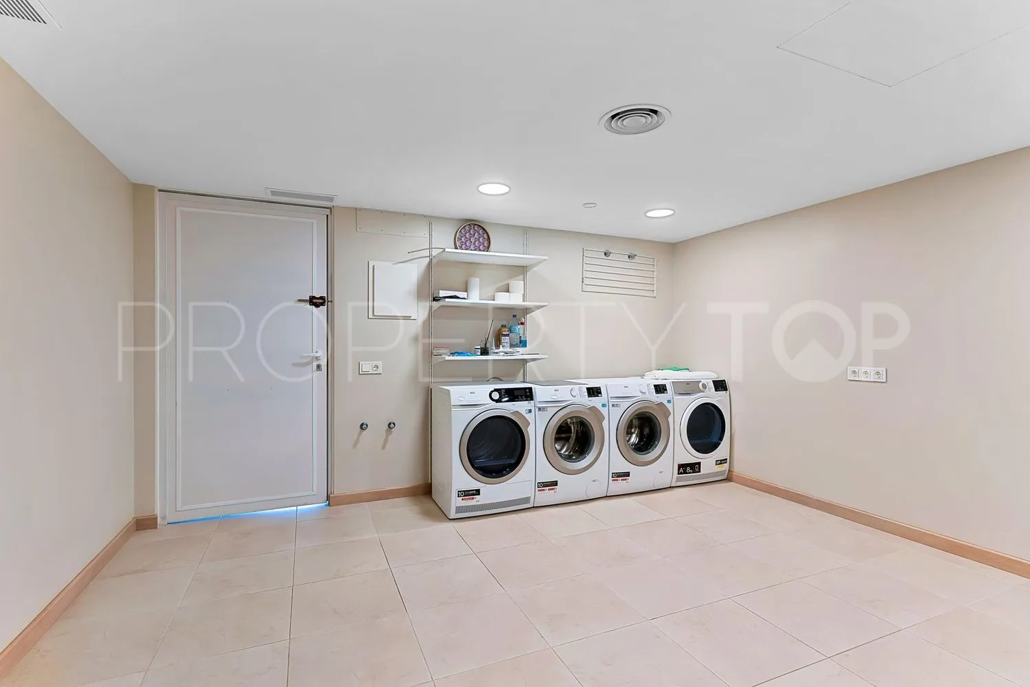 Casa con 6 dormitorios en venta en Guadalmina Baja