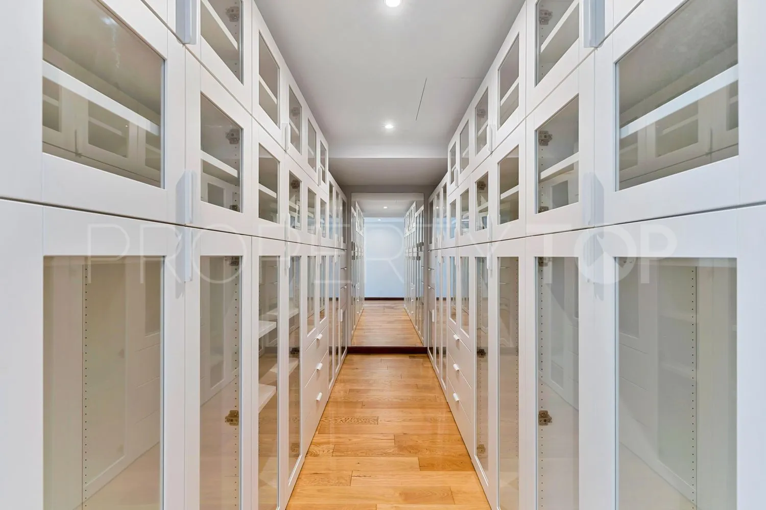 For sale 6 bedrooms house in Guadalmina Baja