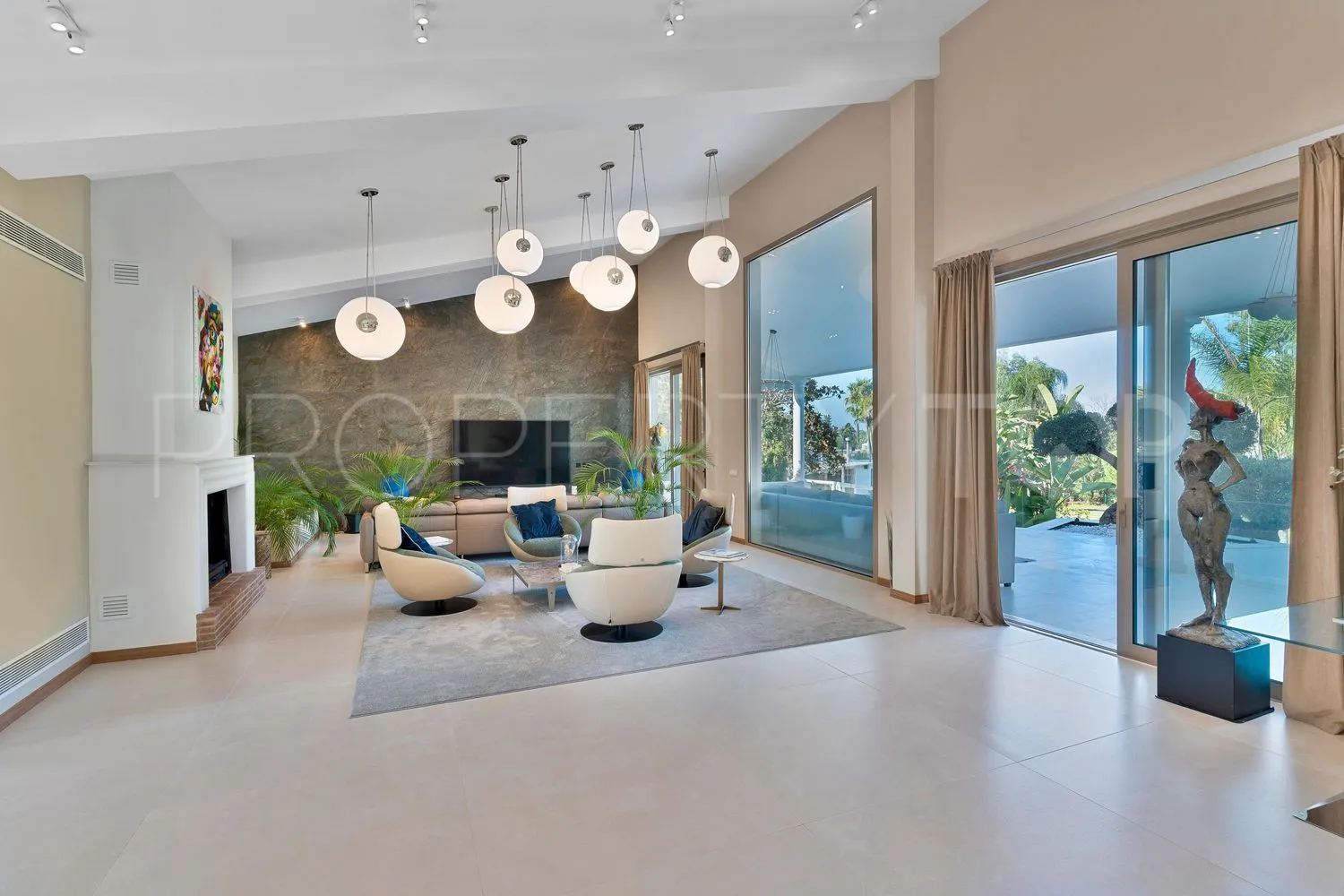 For sale 6 bedrooms house in Guadalmina Baja