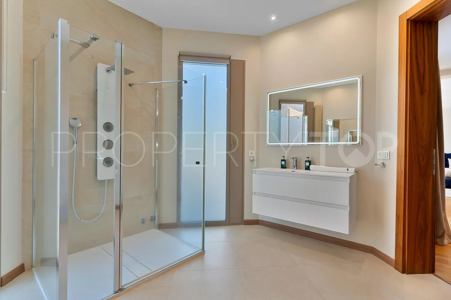 For sale 6 bedrooms house in Guadalmina Baja