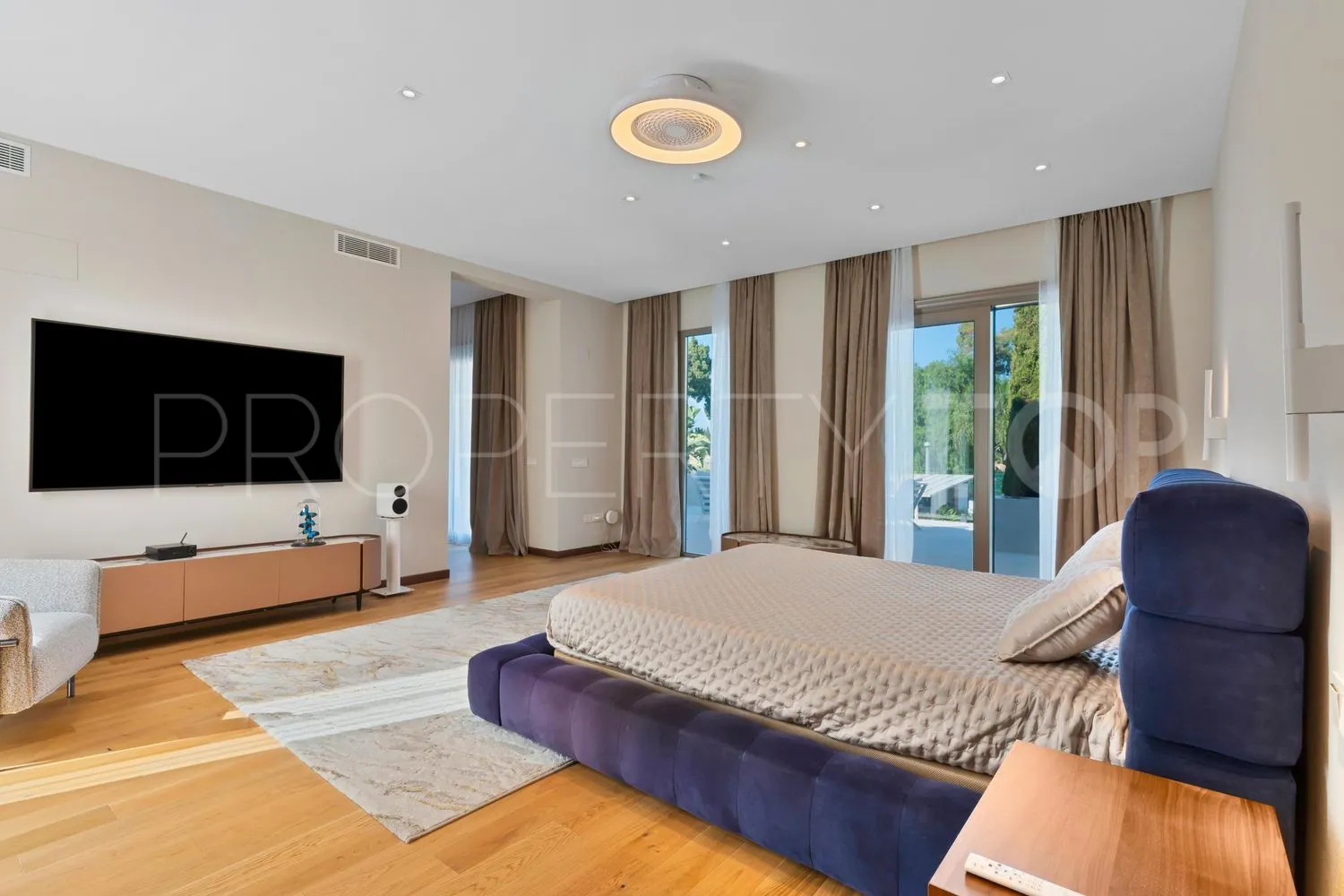 For sale 6 bedrooms house in Guadalmina Baja