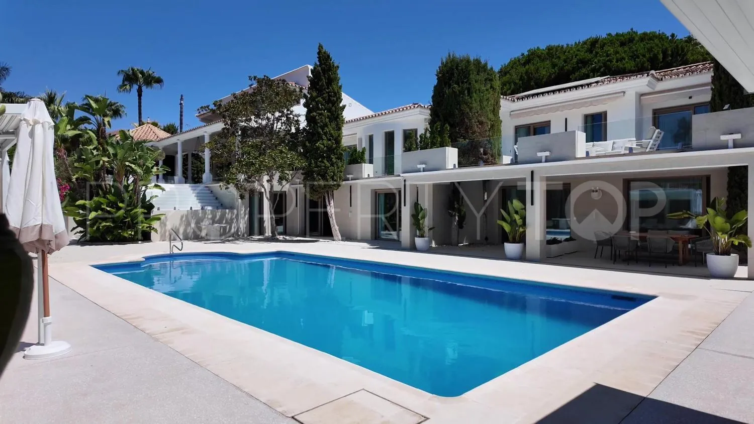 Casa con 6 dormitorios en venta en Guadalmina Baja