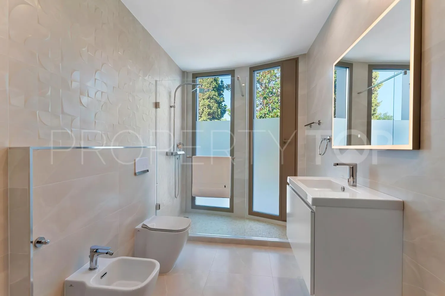 For sale 6 bedrooms house in Guadalmina Baja