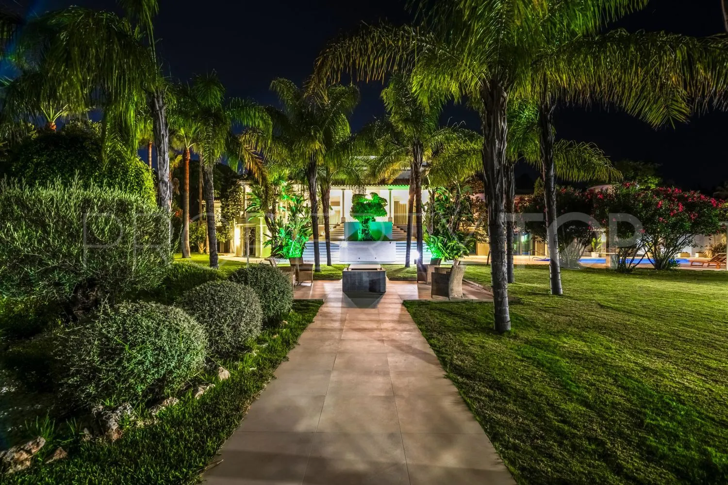 For sale 6 bedrooms house in Guadalmina Baja