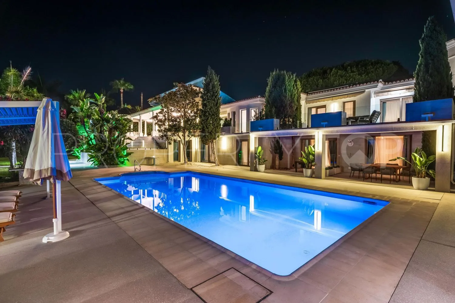 For sale 6 bedrooms house in Guadalmina Baja