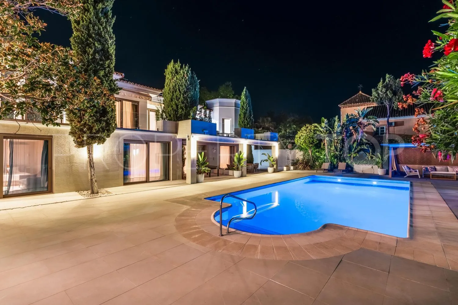 Casa con 6 dormitorios en venta en Guadalmina Baja