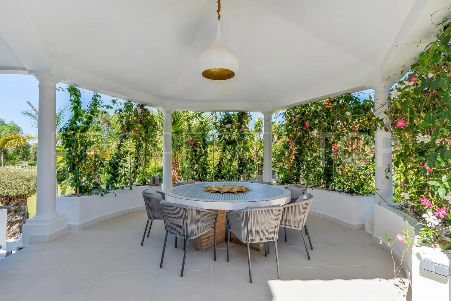 Casa con 6 dormitorios en venta en Guadalmina Baja