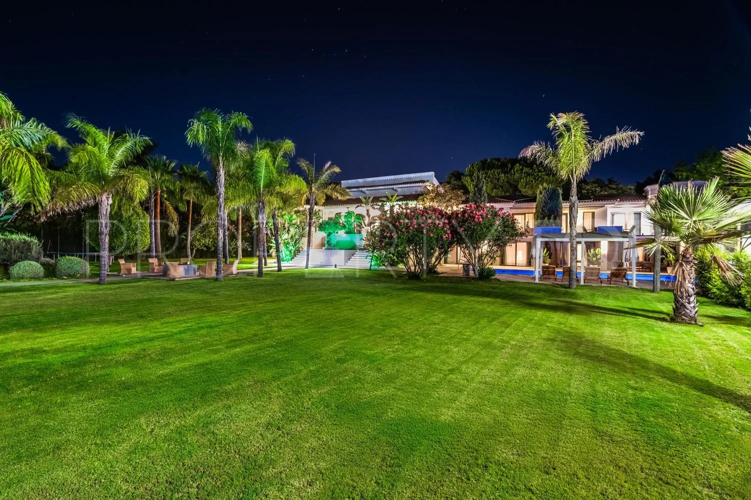 For sale 6 bedrooms house in Guadalmina Baja