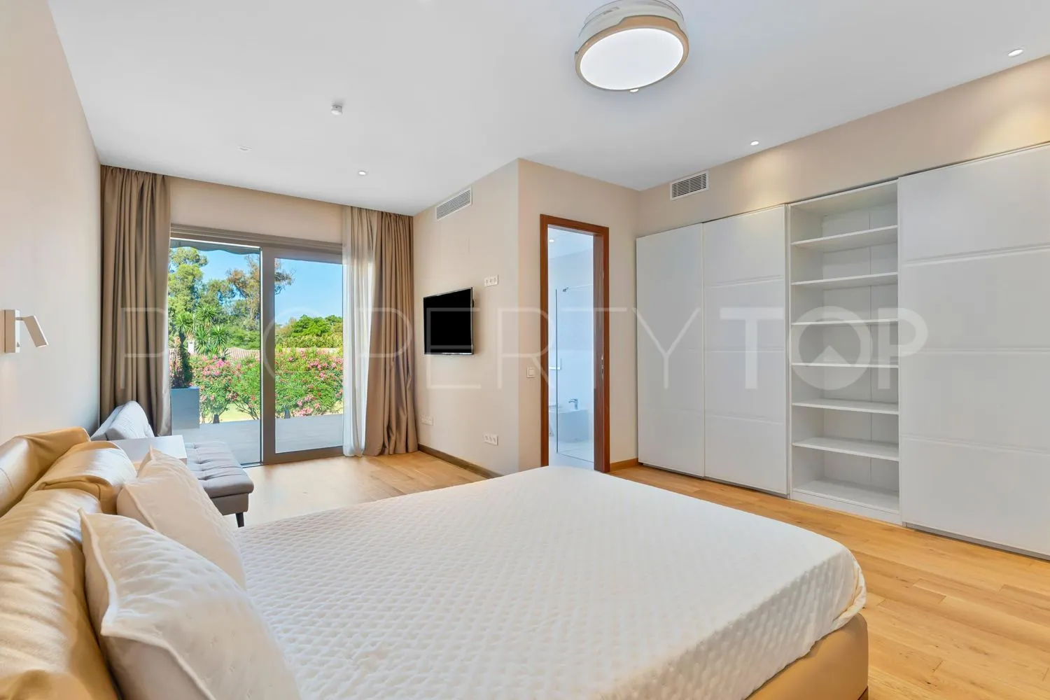 For sale 6 bedrooms house in Guadalmina Baja