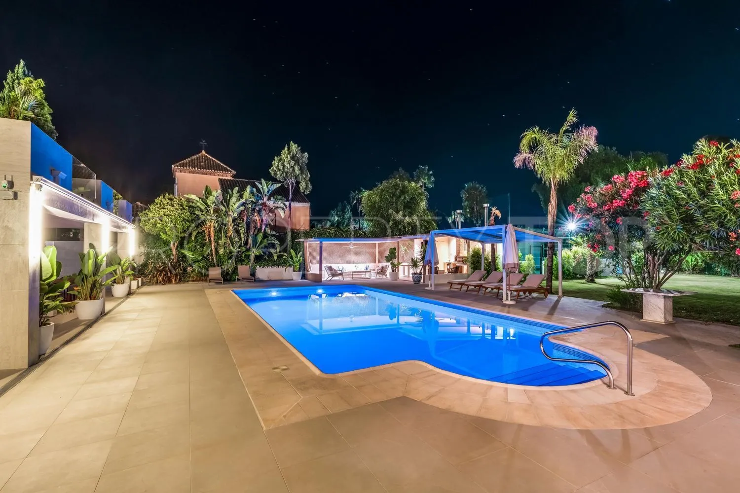 Casa con 6 dormitorios en venta en Guadalmina Baja