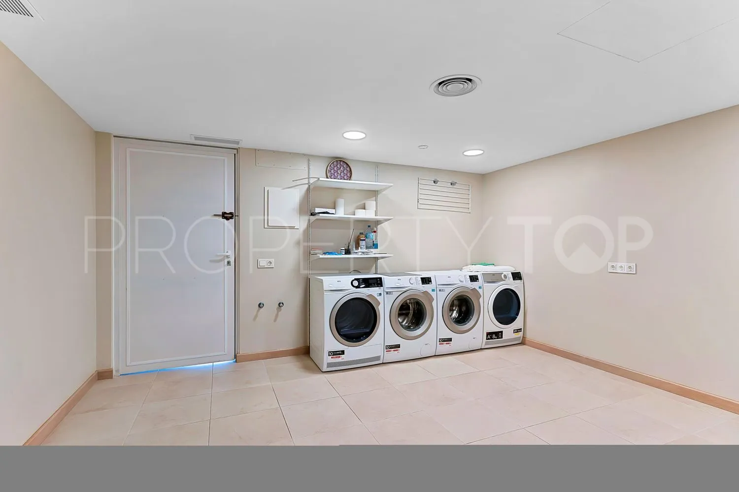 For sale 6 bedrooms house in Guadalmina Baja