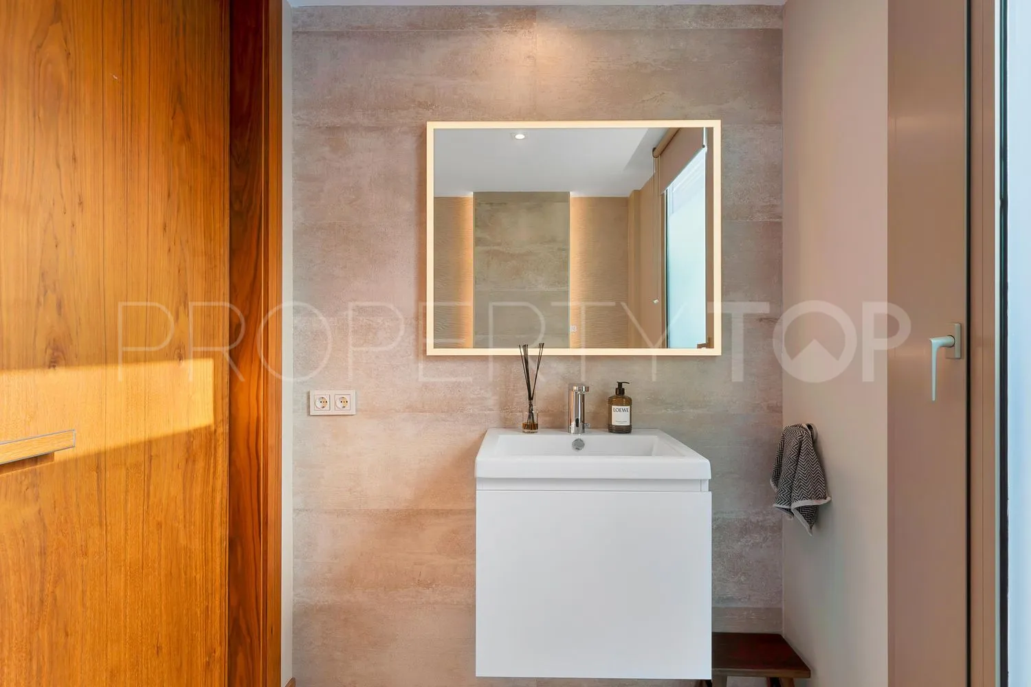 For sale 6 bedrooms house in Guadalmina Baja