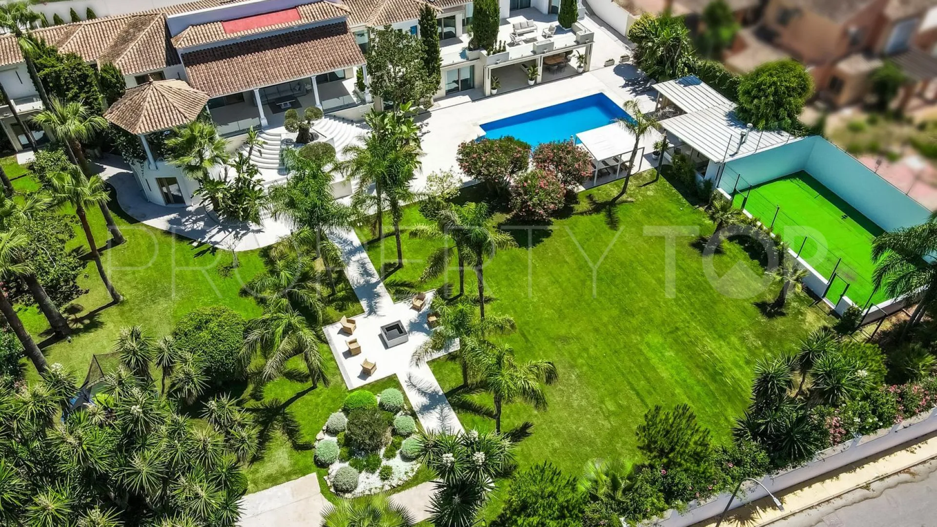 Casa con 6 dormitorios en venta en Guadalmina Baja
