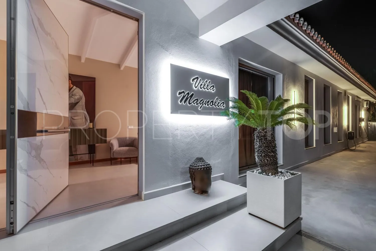 For sale 6 bedrooms house in Guadalmina Baja