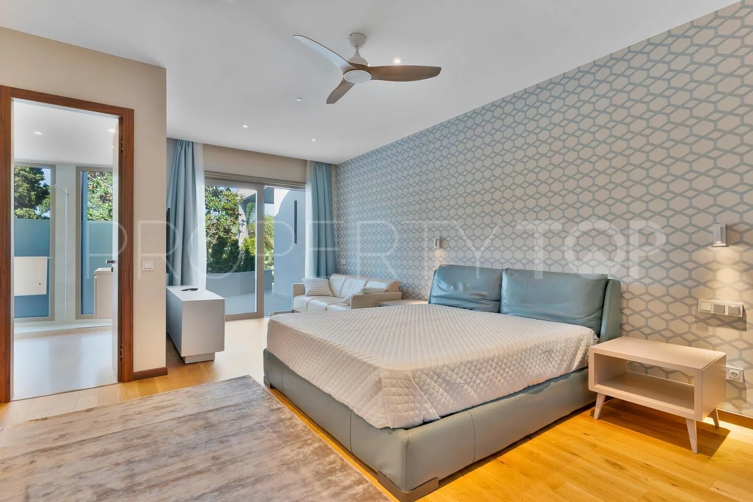 For sale 6 bedrooms house in Guadalmina Baja