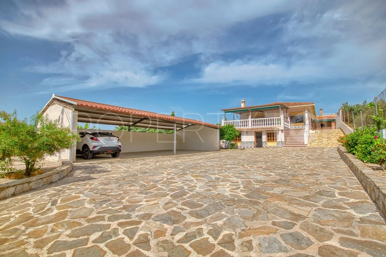 Casa de campo de 4 dormitorios a la venta en Periana