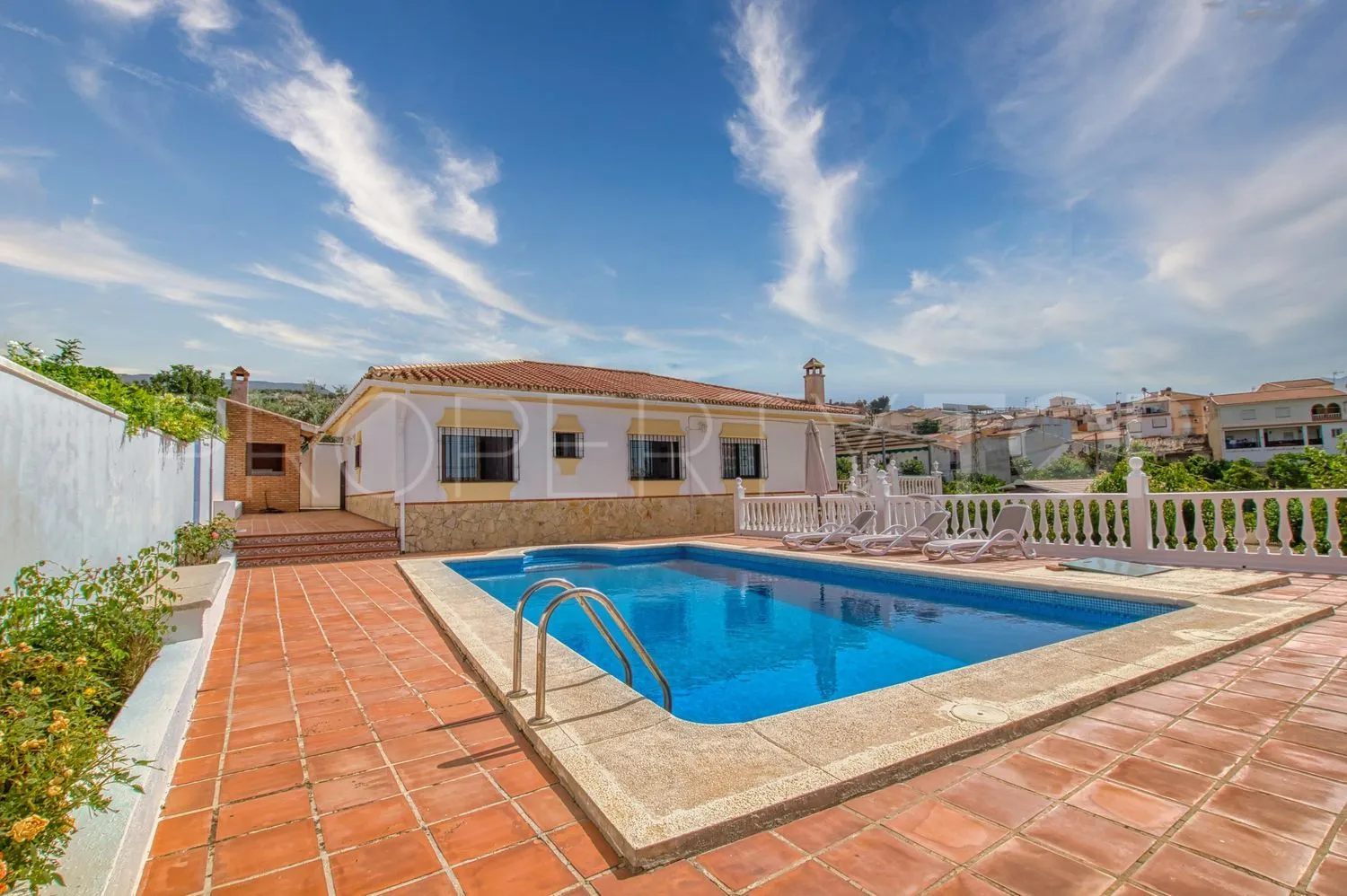 Casa de campo de 4 dormitorios a la venta en Periana