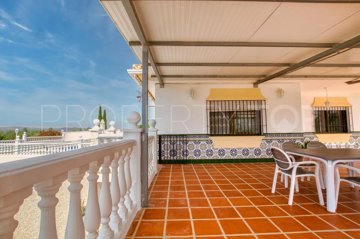 Casa de campo de 4 dormitorios a la venta en Periana