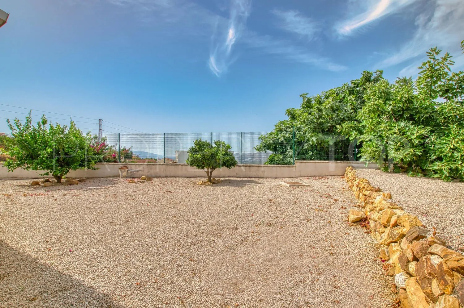 Casa de campo de 4 dormitorios a la venta en Periana