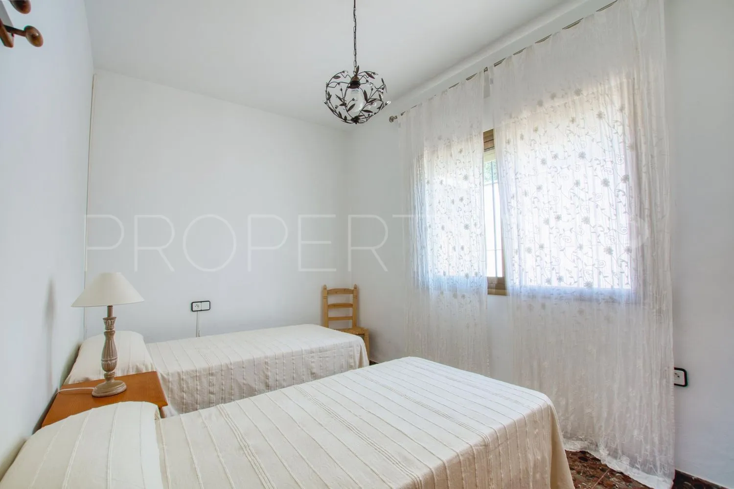 Casa de campo de 4 dormitorios a la venta en Periana