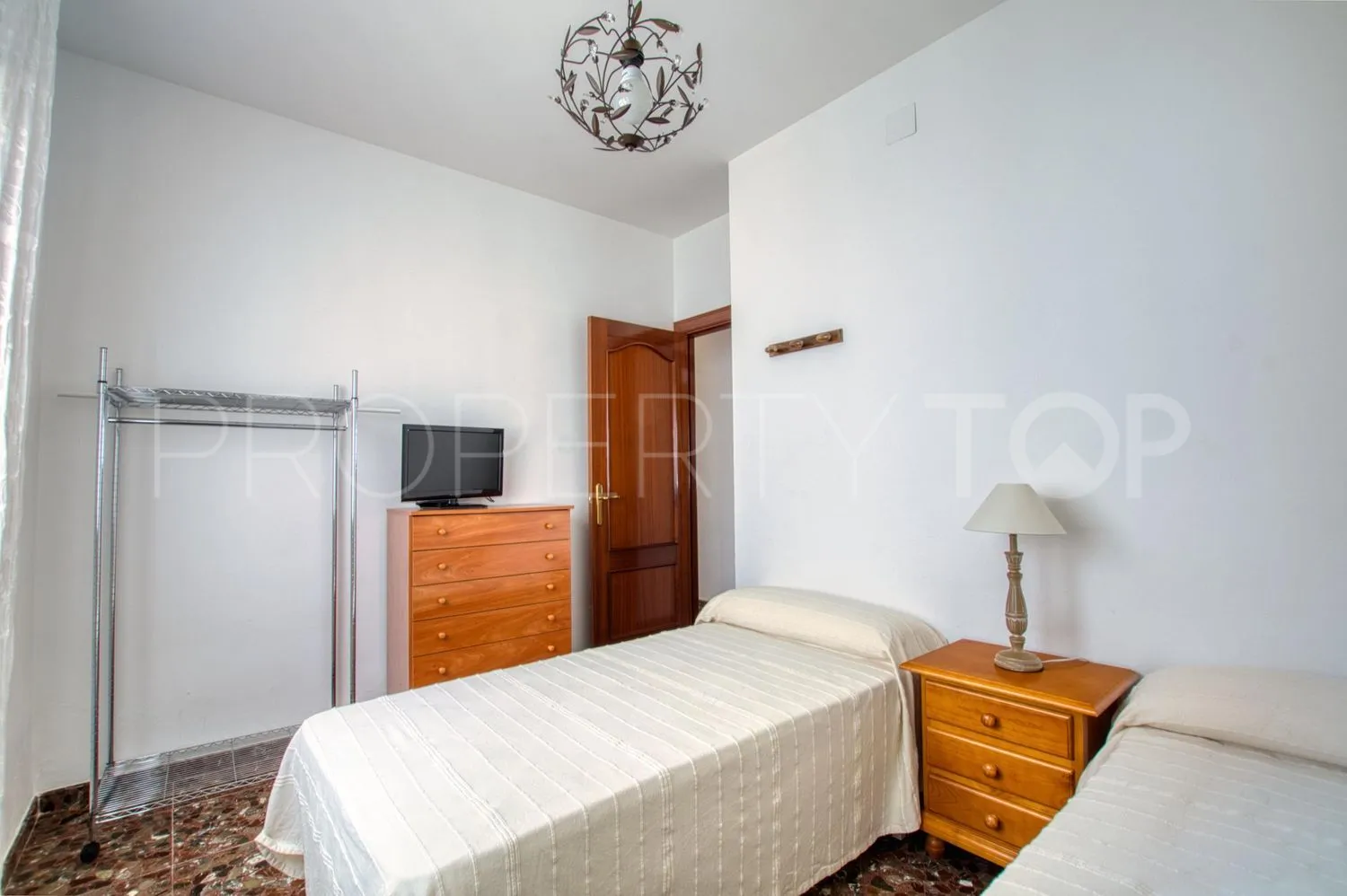 Casa de campo de 4 dormitorios a la venta en Periana
