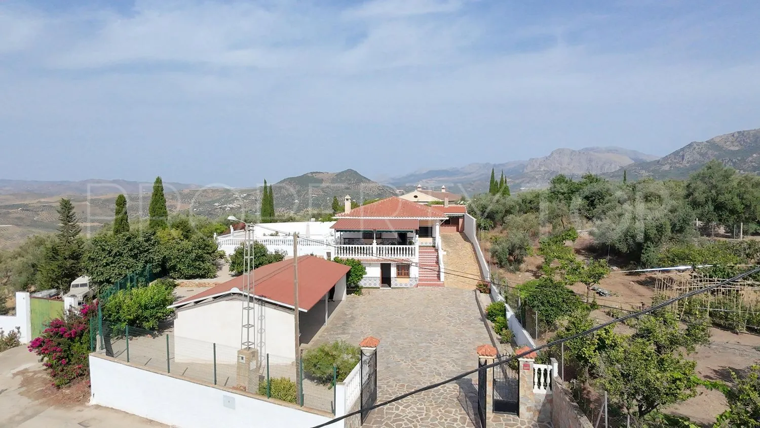Casa de campo de 4 dormitorios a la venta en Periana