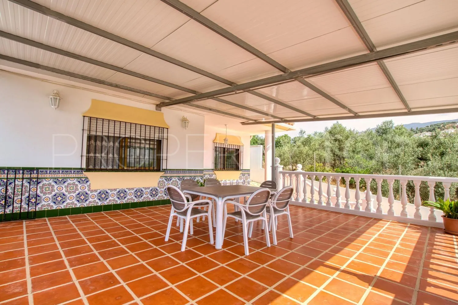 Casa de campo de 4 dormitorios a la venta en Periana