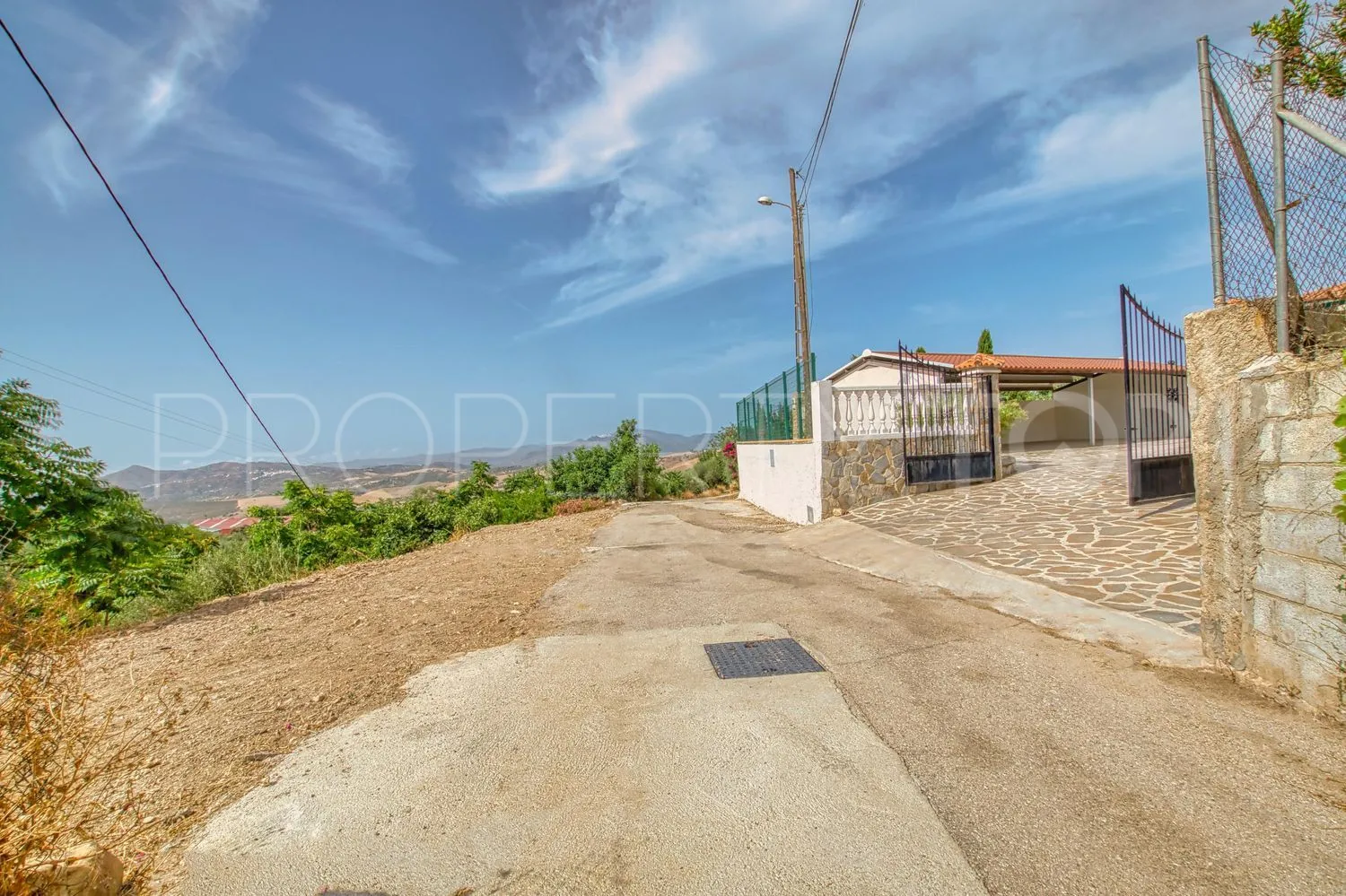 Casa de campo de 4 dormitorios a la venta en Periana