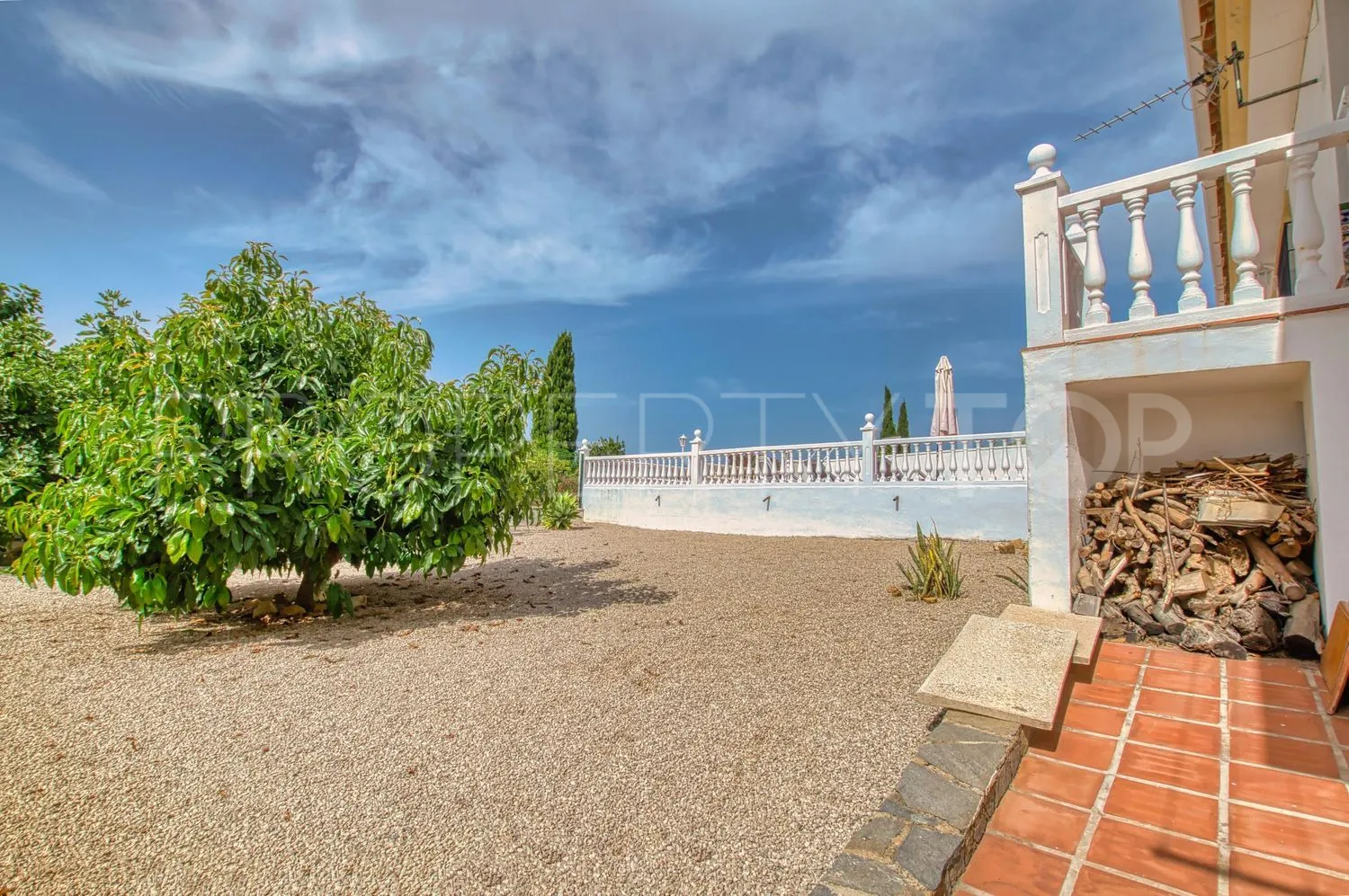 Casa de campo de 4 dormitorios a la venta en Periana