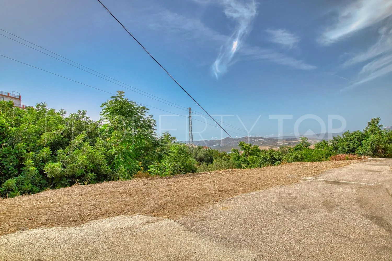 Casa de campo de 4 dormitorios a la venta en Periana