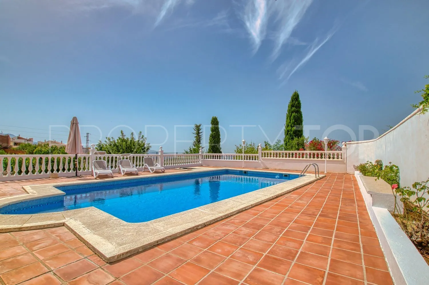 Casa de campo de 4 dormitorios a la venta en Periana