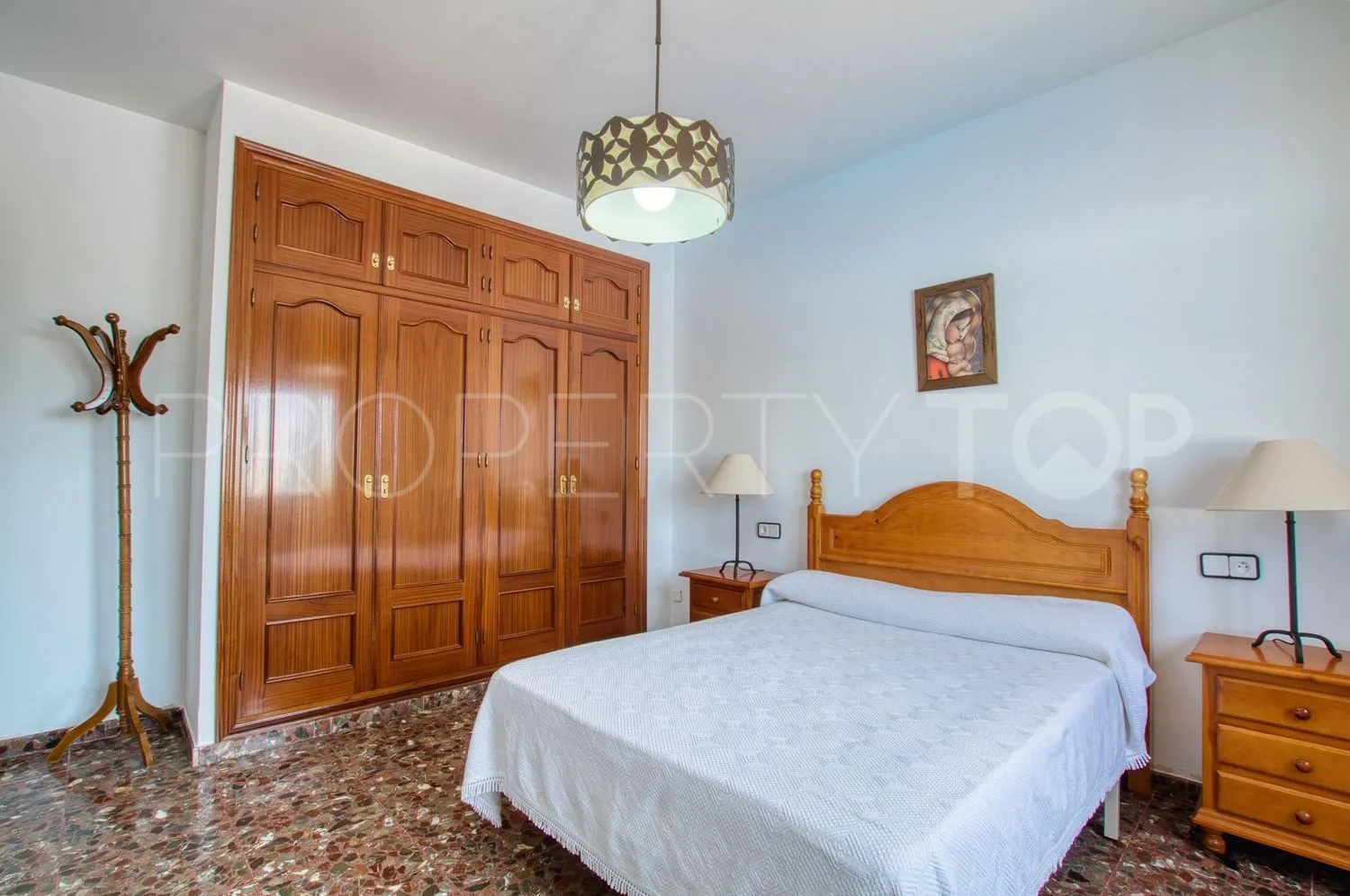 Casa de campo de 4 dormitorios a la venta en Periana