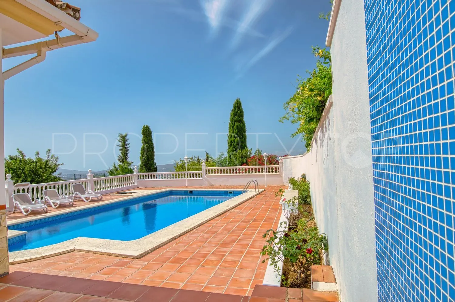 Casa de campo de 4 dormitorios a la venta en Periana