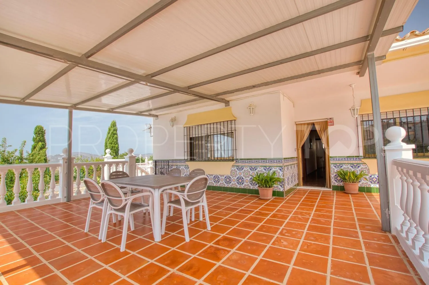 Casa de campo de 4 dormitorios a la venta en Periana