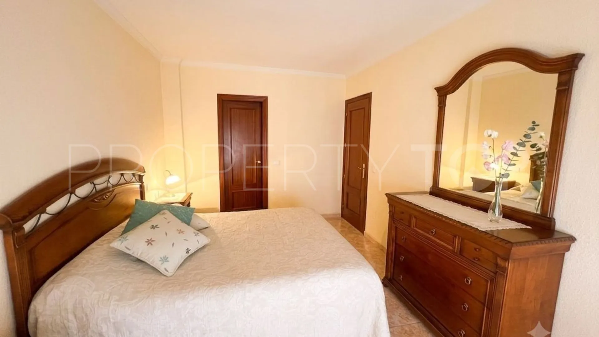 3 bedrooms Las Lagunas flat for sale