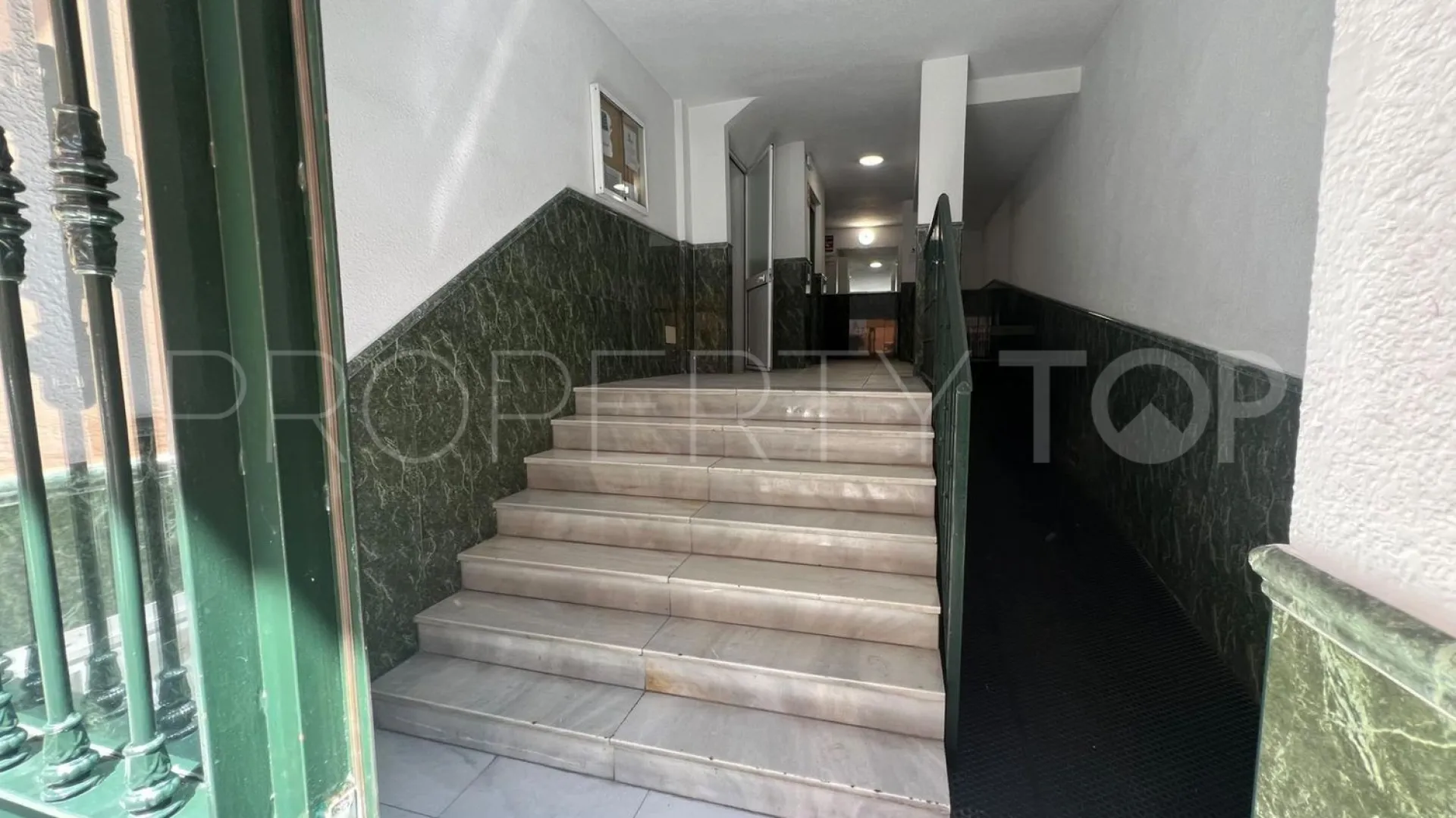 3 bedrooms Las Lagunas flat for sale
