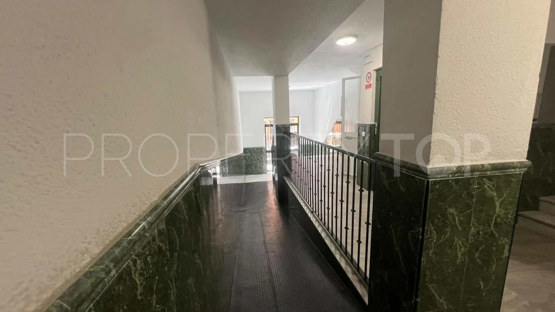 3 bedrooms Las Lagunas flat for sale