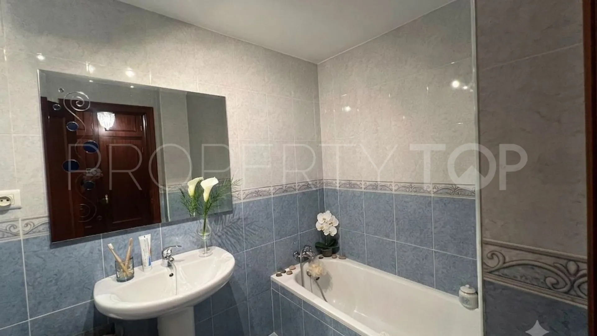 3 bedrooms Las Lagunas flat for sale